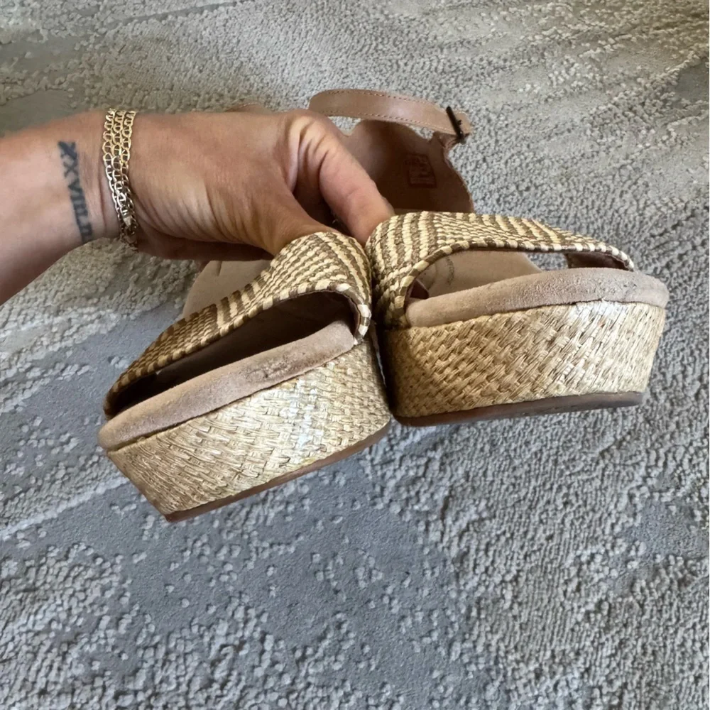 Clarks Rose Ease Ankle Strap Espadrille Platform Wedge Sandals nuetral tan 10
